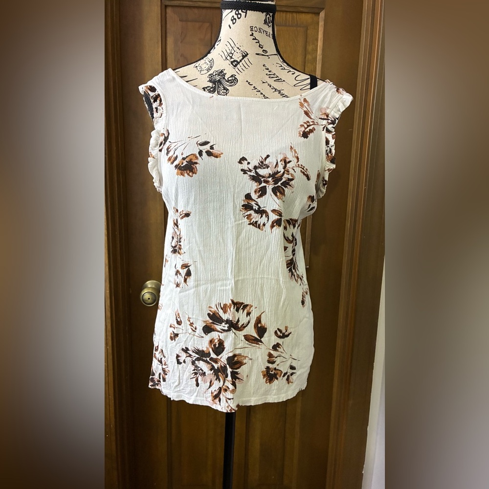 Maurices White Cream Sleeveless Tank Top